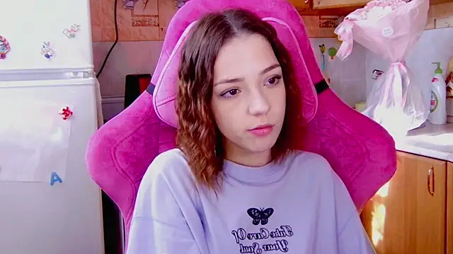 PamBeesly online show from February 19, 9:28 am