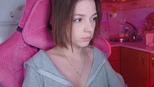 PamBeesly online show from April 18, 4:53 pm