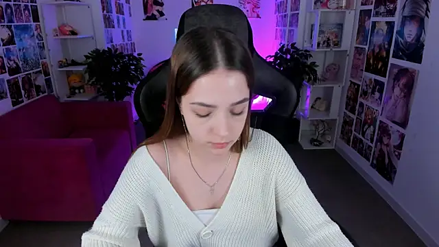 Snapshot of PamBeesly chatting on March 3, 5:47 am PamBeesly online show from March 3, 5:47 am