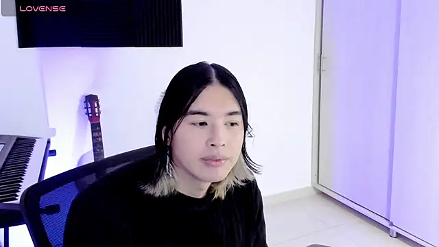 JordiWilld online show from October 12, 12:01 am