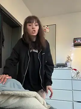 Ciara2004 online show from December 18, 9:25 am