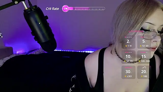 Snapshot of Electro_doll chatting on March 12, 6:53 pm Electro doll online show from March 12, 6:53 pm