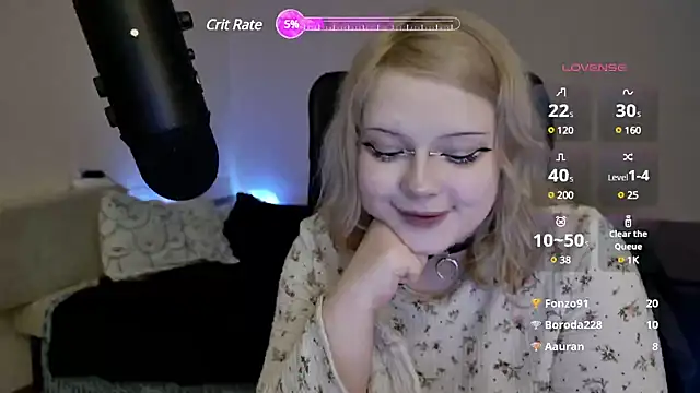 Snapshot of Electro_doll chatting on March 13, 8:22 pm Electro doll online show from March 13, 8:22 pm