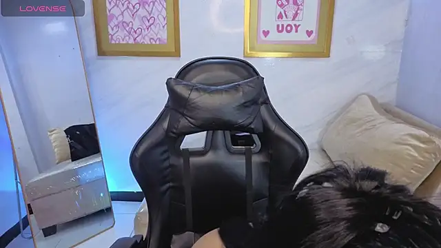 Paulette v online show from February 10, 1:10 pm