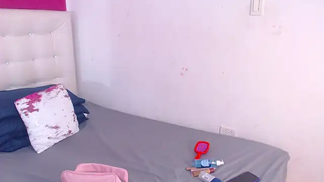 Snapshot of tinyy_whore18 chatting on October 27, 3:35 pm tinyy whore18 online show from October 27, 3:35 pm