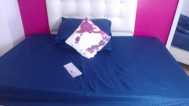 Snapshot of tinyy_whore18 chatting on October 22, 4:06 pm tinyy whore18 online show from October 22, 4:06 pm