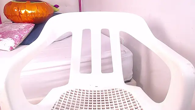 Snapshot of tinyy_whore18 chatting on November 4, 3:49 pm tinyy whore18 online show from November 4, 3:49 pm