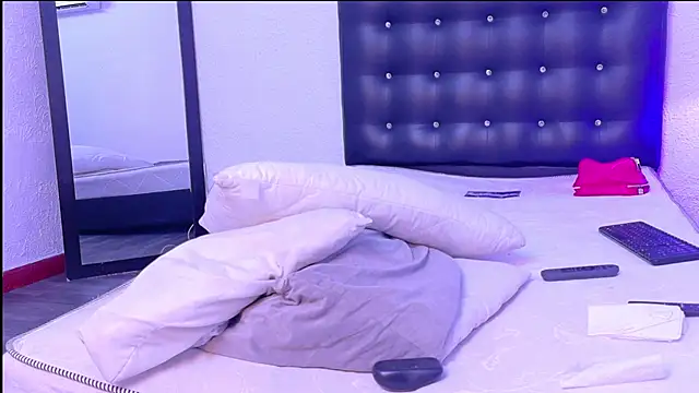 tinyy whore18 online show from March 18, 6:31 pm