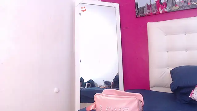 Snapshot of tinyy_whore18 chatting on November 18, 7:39 pm tinyy whore18 online show from November 18, 7:39 pm