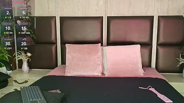 Bella Smiith  online show from March 22, 7:42 pm