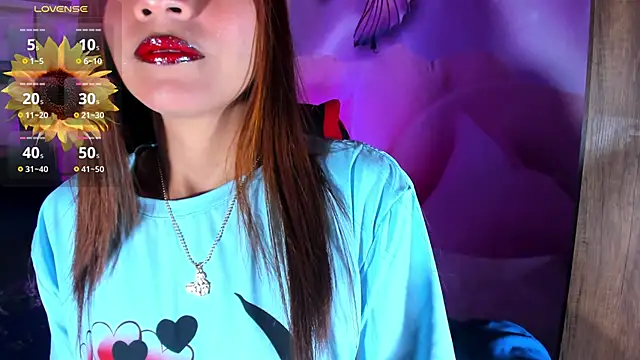 emili clark online show from November 20, 4:13 am