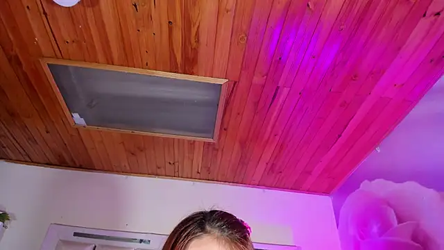 emili clark online show from October 30, 5:06 am