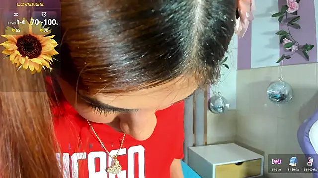 emili clark online show from November 21, 8:19 pm