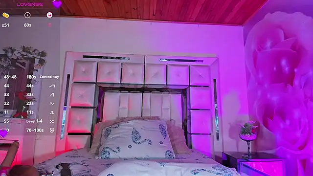 emili clark online show from February 6, 4:52 am