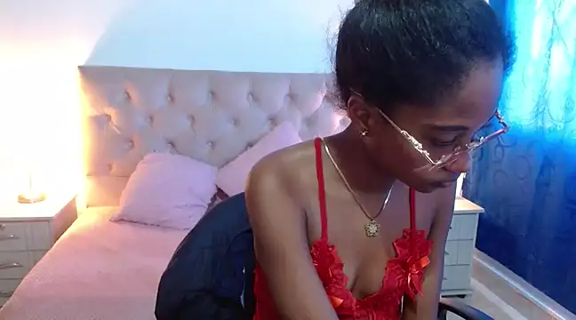 Snapshot of LITTLEDOLLHOT chatting on February 4, 2:10 pm LITTLEDOLLHOT online show from February 4, 2:10 pm