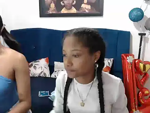 Snapshot of LITTLEDOLLHOT chatting on February 26, 1:32 pm LITTLEDOLLHOT online show from February 26, 1:32 pm