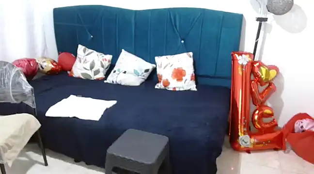 Snapshot of LITTLEDOLLHOT chatting on February 20, 5:09 pm LITTLEDOLLHOT online show from February 20, 5:09 pm