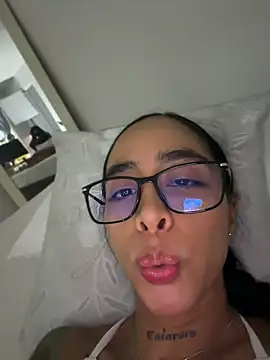Snapshot of sophierooy22 chatting on June 29, 9:47 pm sophierooy22 online show from June 29, 9:47 pm
