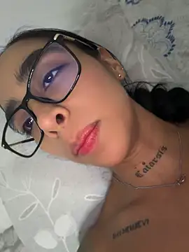 Snapshot of sophierooy22 chatting on July 5, 1:10 am sophierooy22 online show from July 5, 1:10 am
