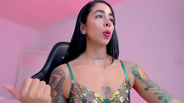 sophierooy22 online show from May 8, 1:15 pm