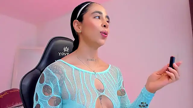 sophierooy22 online show from April 4, 6:03 pm