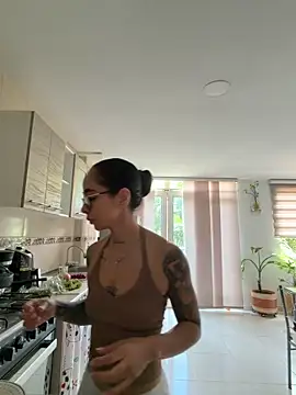 Snapshot of sophierooy22 chatting on June 18, 5:29 pm sophierooy22 online show from June 18, 5:29 pm