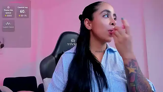 sophierooy22 online show from November 13, 8:35 pm