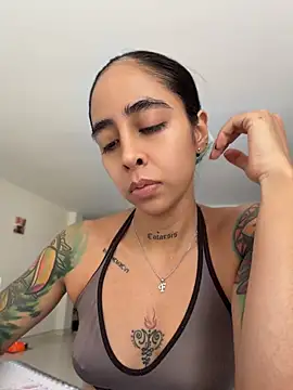 Snapshot of sophierooy22 chatting on July 8, 4:18 pm sophierooy22 online show from July 8, 4:18 pm