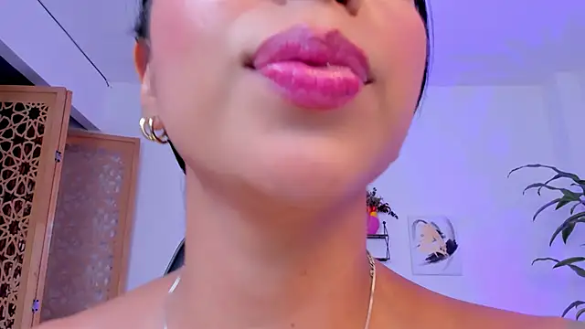 Snapshot of sophierooy22 chatting on February 21, 9:11 pm sophierooy22 online show from February 21, 9:11 pm