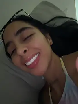 Snapshot of sophierooy22 chatting on June 21, 5:52 pm sophierooy22 online show from June 21, 5:52 pm