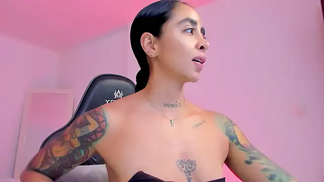 sophierooy22 online show from May 13, 10:50 pm