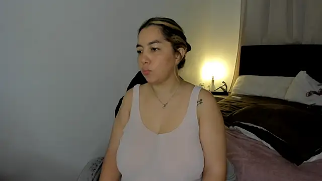 brithany olson25 online show from February 4, 12:44 pm