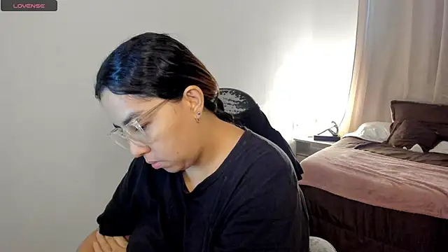 brithany olson25 online show from December 3, 11:53 am