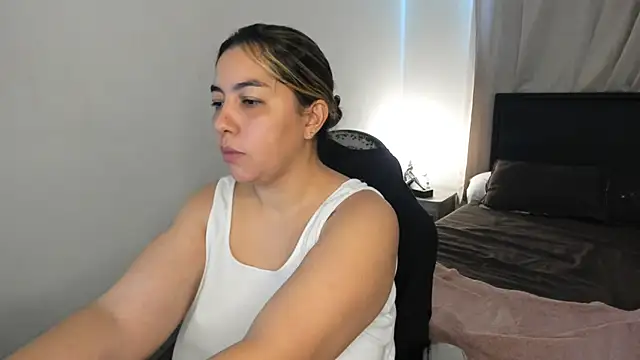 brithany olson25 online show from April 5, 3:08 pm