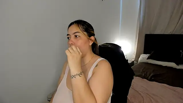 brithany olson25 online show from March 30, 8:43 pm