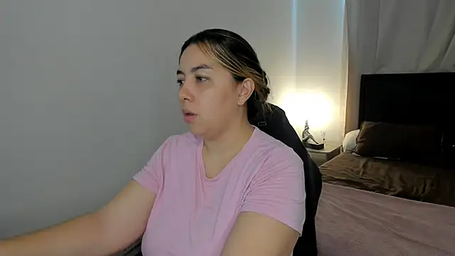 brithany olson25 online show from April 16, 2:29 pm