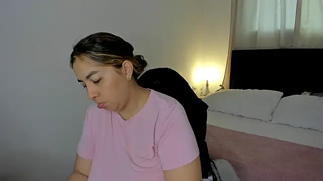 brithany olson25 online show from February 6, 12:12 pm