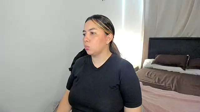 brithany olson25 online show from April 2, 9:43 pm