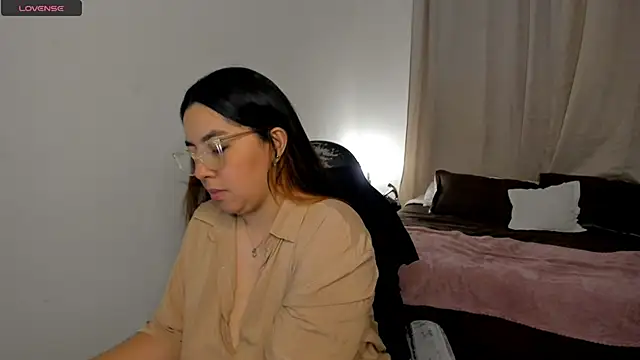 brithany olson25 online show from November 9, 7:29 pm