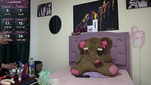 Emmie Hot online show from October 9, 12:06 pm