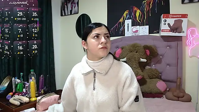 Emmie Hot online show from June 3, 11:33 am