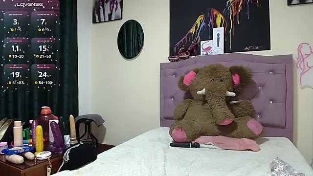 Emmie Hot online show from December 20, 12:30 pm