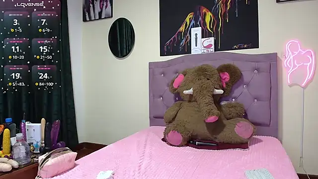 Emmie Hot online show from March 25, 12:04 pm