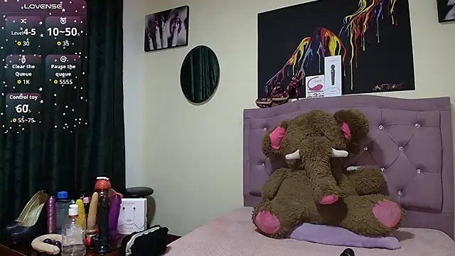 Emmie Hot online show from December 5, 12:15 pm