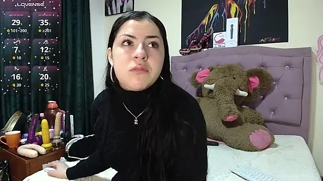 Emmie Hot online show from December 18, 12:09 pm