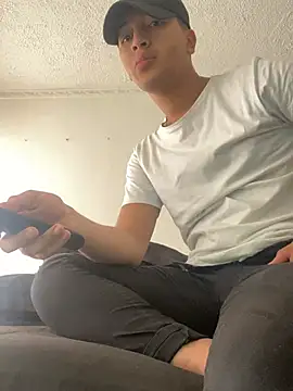 Snapshot of Diegosavage3 chatting on February 22, 8:31 pm Diegosavage3 online show from February 22, 8:31 pm