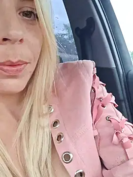 SweetyNinaOff1 online show from May 2, 3:17 pm