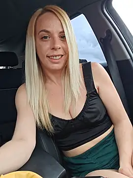 SweetyNinaOff1 online show from May 18, 2:55 pm
