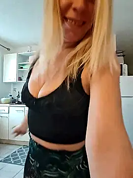 Snapshot of SweetyNinaOff1 chatting on November 19, 8:14 am SweetyNinaOff1 online show from November 19, 8:14 am