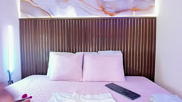 Snapshot of elevensky chatting on December 2, 7:59 pm elevensky online show from December 2, 7:59 pm